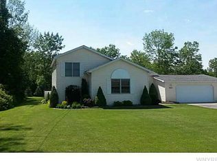 5022 Hollenbeck Rd, Lockport, NY 14094