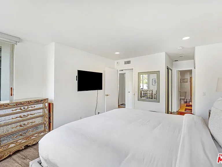 7250 Franklin Ave #503 — Photo 9