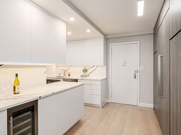 3rd image of 201 E 66th St APT 8A