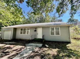 105 N Hughes St, Windsor, MO 65360