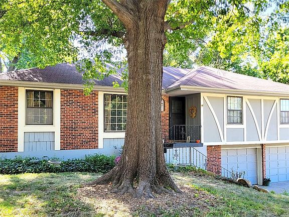 4th image of 5813 NW Buttonwood Dr