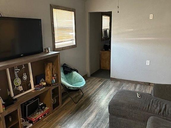 5th image of 511 N Ash St
