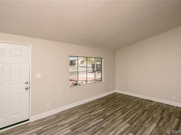 5th image of 2556 E Jared Dr