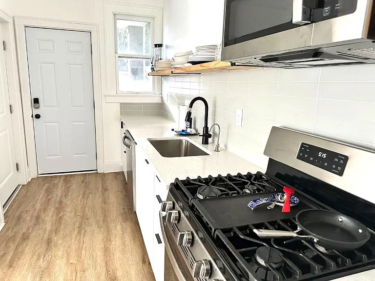 705 Bedford Ave — Photo 12