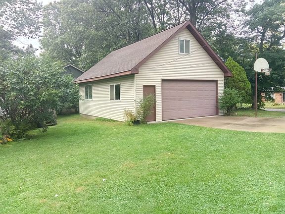 24 x 32 garage. 