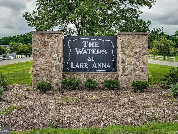 4th image of 1360 Lake Forest Dr