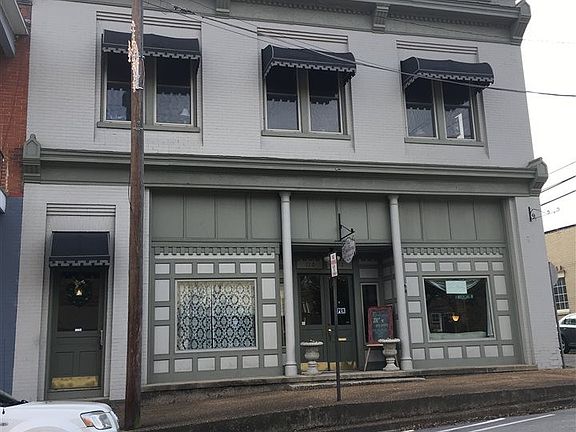 3rd image of 122 N Jackson St