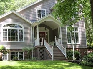 53 Maple Ridge Rd, Northampton, MA 01062