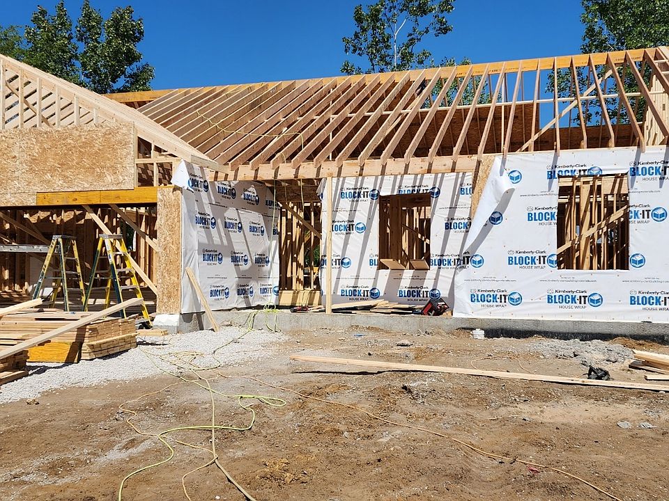 2nd image of 315 E Short Dr