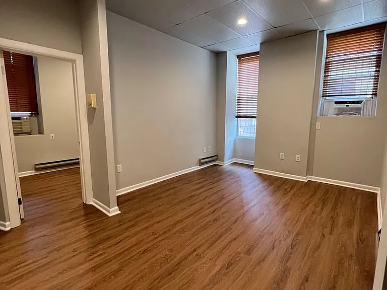 Morris Apartments — Photo 39