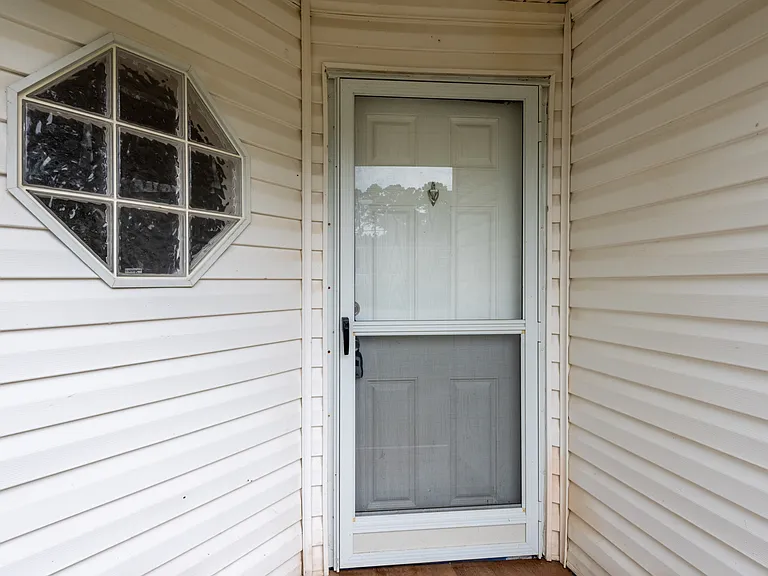 1323 Avenue E — Photo 28