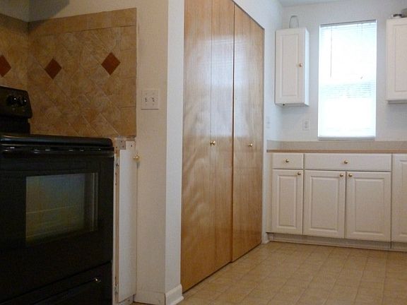 3rd image of 1329 Carr Blvd
