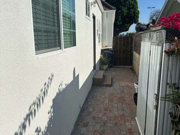 1045 W Civic Center Dr, Santa Ana, CA 92703