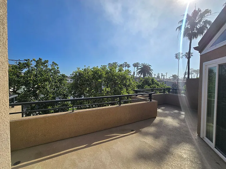 1200 Pacific Coast Hwy #303 — Photo 20
