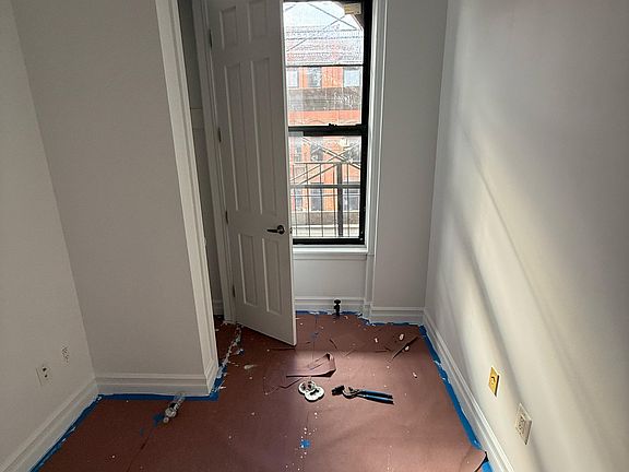 3rd image of 101 W 75th St APT 6B