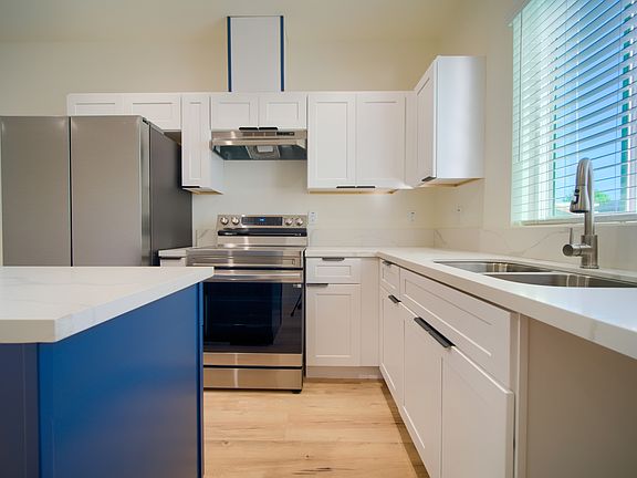 4th image of 630 E Adams Blvd #630