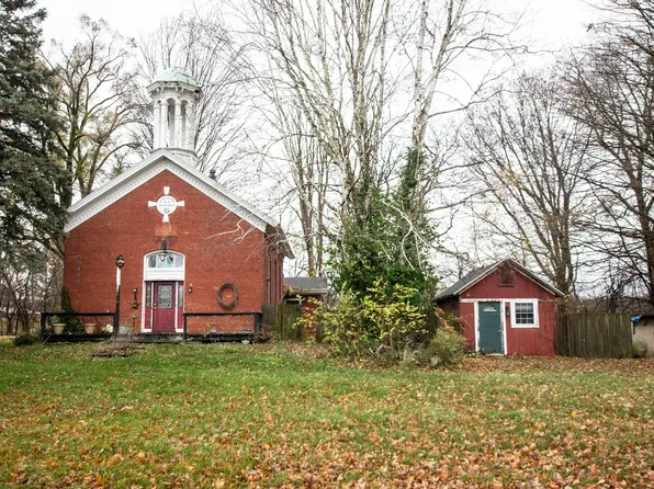 53484 Indian Lake Rd, Dowagiac, MI 49047