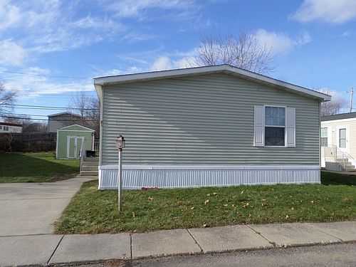 1st image of 81 Suzanne Blvd