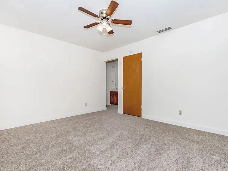 7178 N Jackson Ave — Photo 27