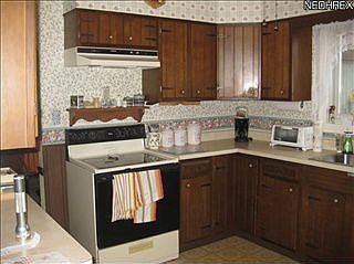 3rd image of 894 Lincoln Dr