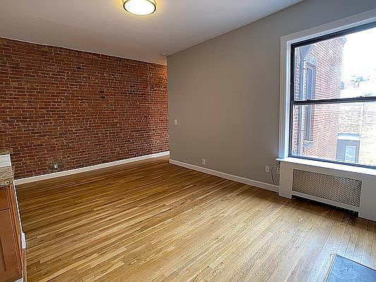 4th image of 210 W 83rd St APT 4R