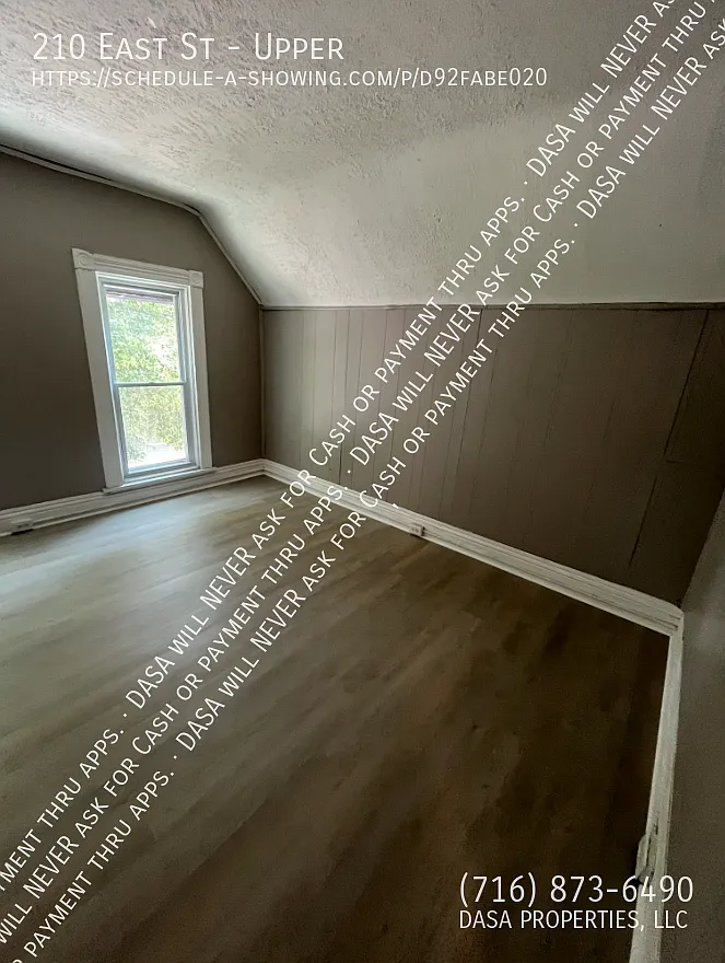 210 East Upper - 2 Bed / 1 Bath — Photo 3