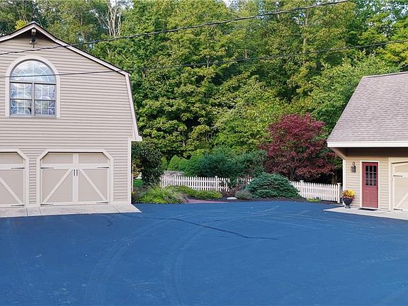 4th image of 447 Fairview Ave