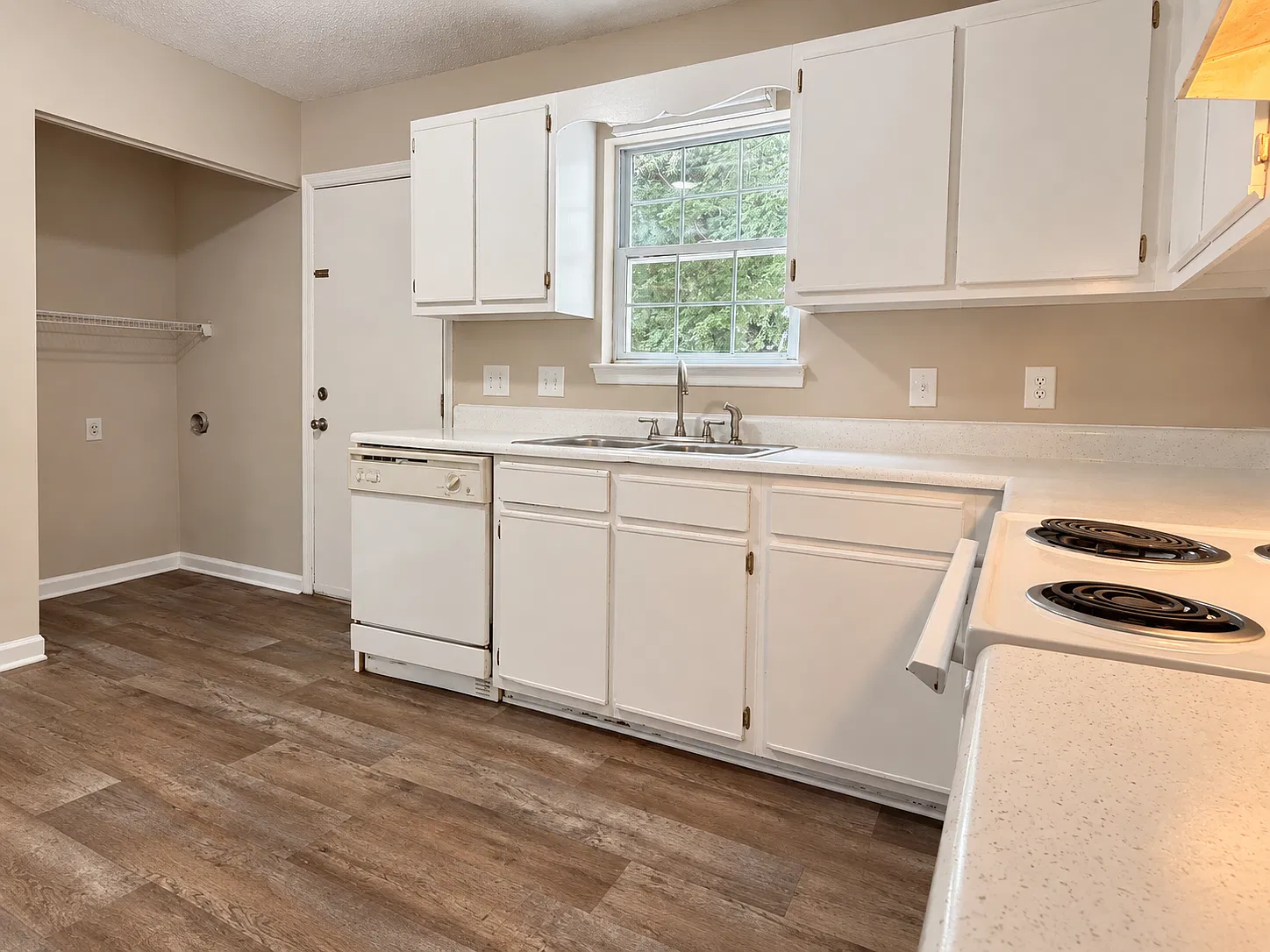 2 bed, 1.5 bath, 1114 sqft, $1,150 — Photo 4