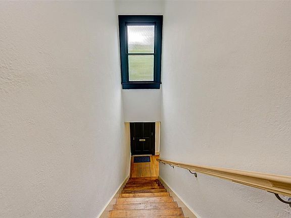 3rd image of 1516 Bonnie Brae St APT 3