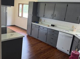 715 W 4th St #O, Pella, IA 50219