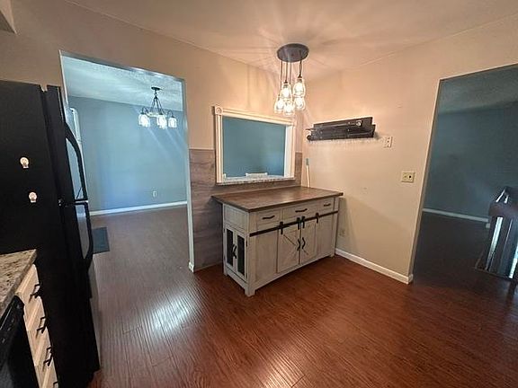 5th image of 212 Beverly Ct