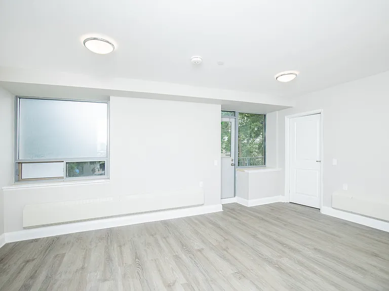 806 Kennedy Rd — Photo 25