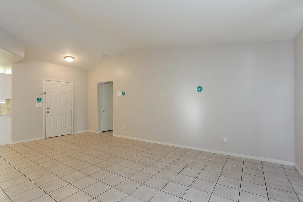 3 bed, 2.0 bath, 1189 sqft, $1,945 — Photo 4