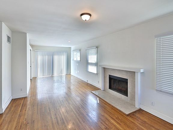 4th image of 14018 La Maida St