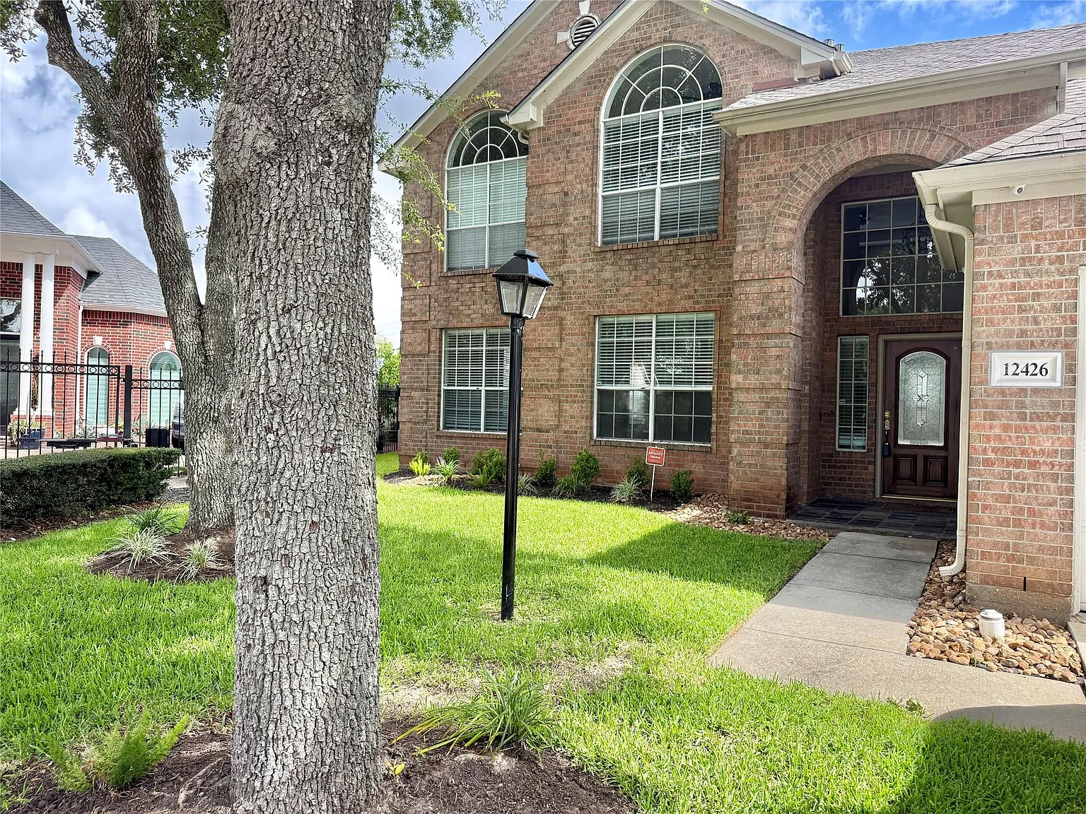 5 bed, 3.5 bath, 3213 sqft, $2,500 — Photo 3