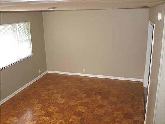 4th image of 4443 N Elizabeth St