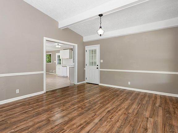 5th image of 800 Woodlock Ln