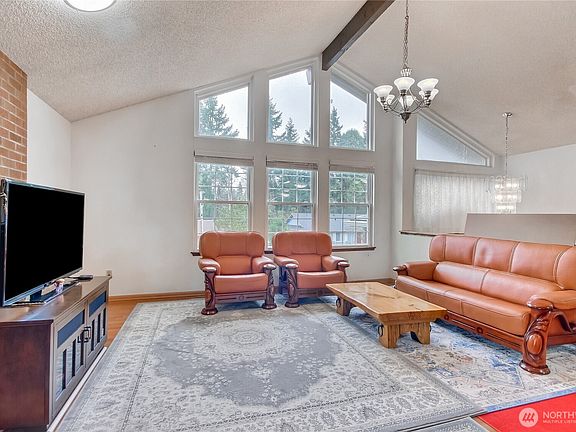 3rd image of 517 SW 324th St