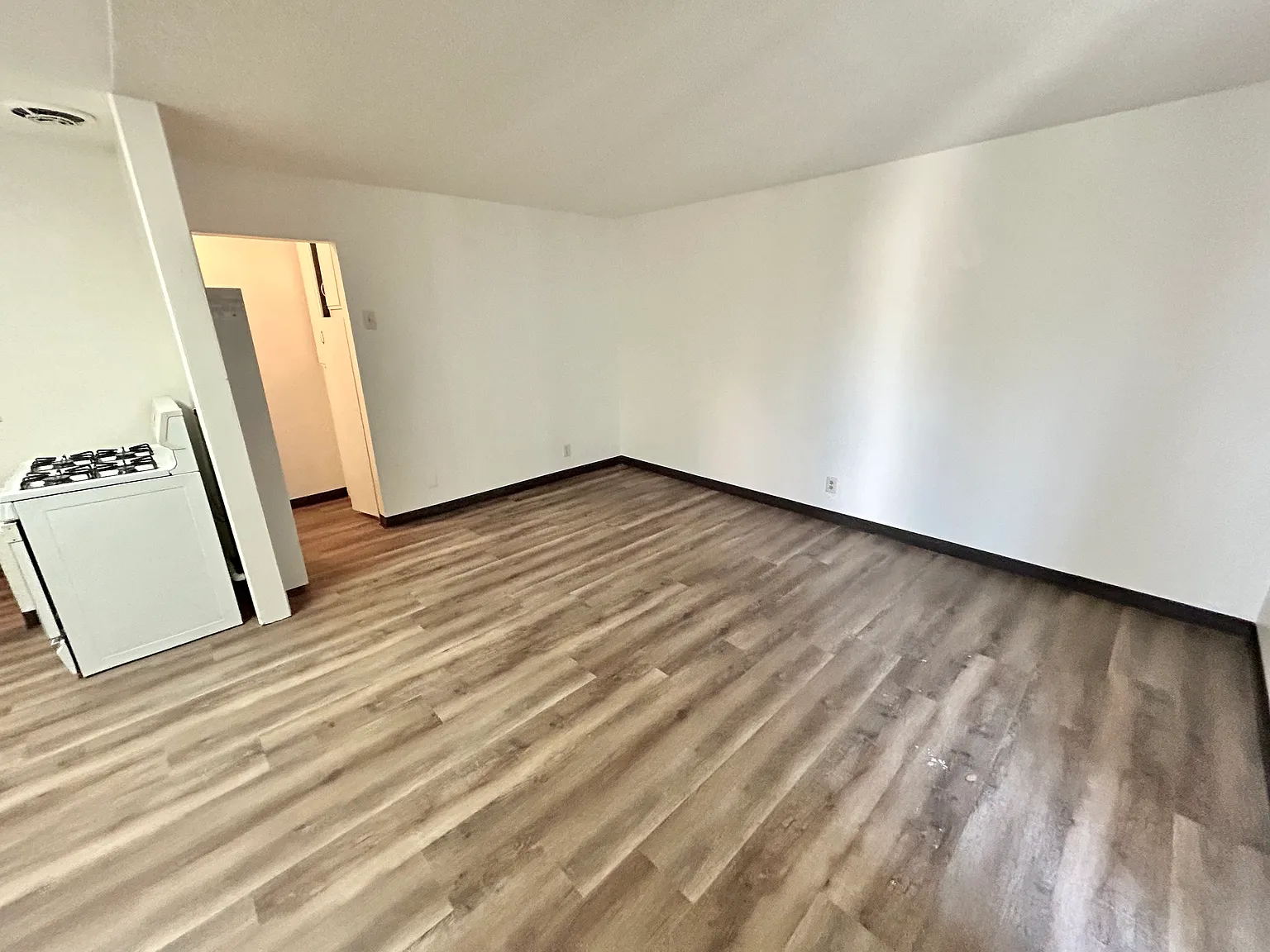 1 bed, 1.0 bath, $950 — Photo 3