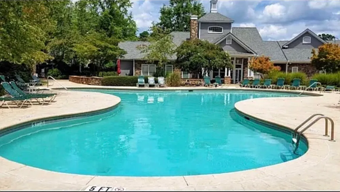 3 bed, 2050 sqft, $2,495 — Photo 2