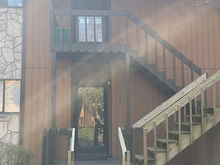 123 Cloister Oaks Cir — Photo 1