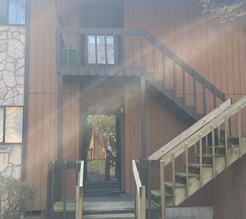 1st image of 123 Cloister Oaks Cir