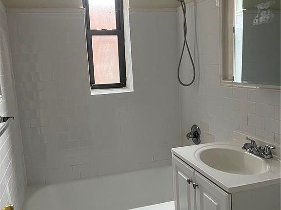 5th image of 555 McLean Ave APT 6A