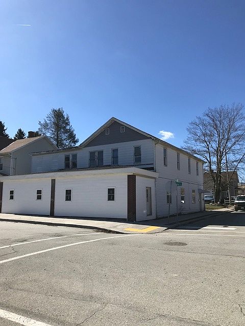 1st image of 221 N Chestnut St