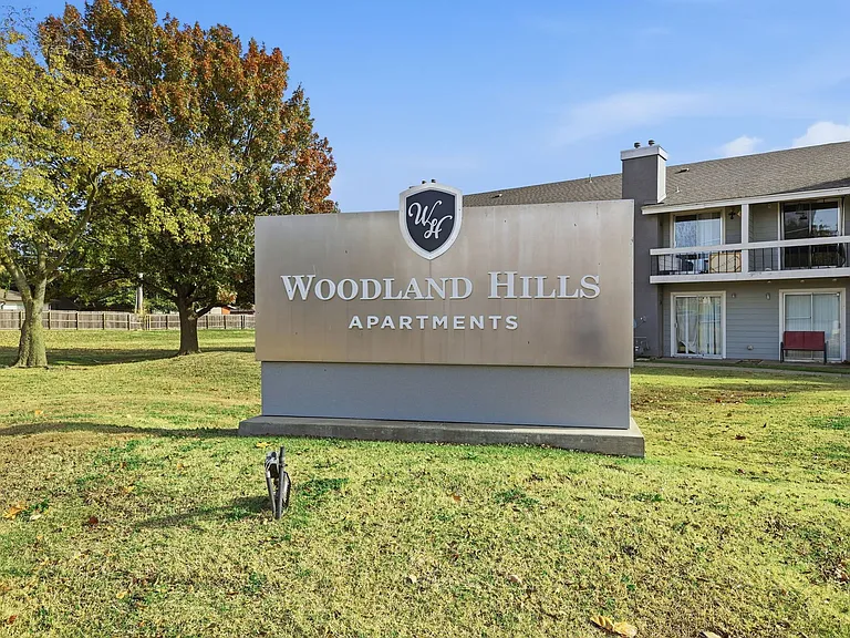 Woodland HIlls Apartments — Photo 44