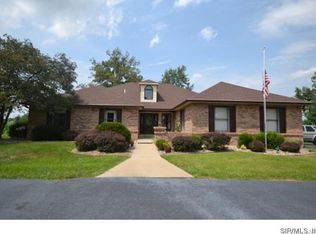 5357 White Oak Dr, Smithton, IL 62285