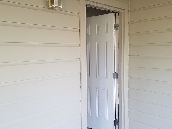 3rd image of 2153 W Algonquin Trl