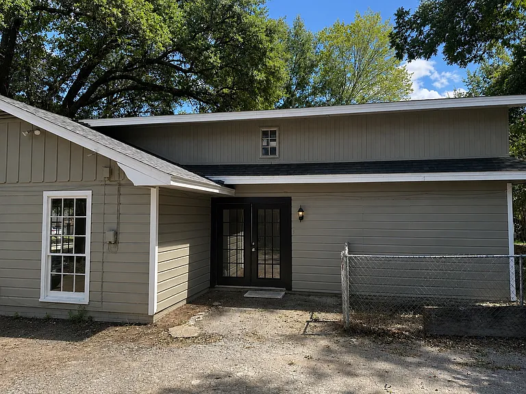 1013 Austin St — Photo 3