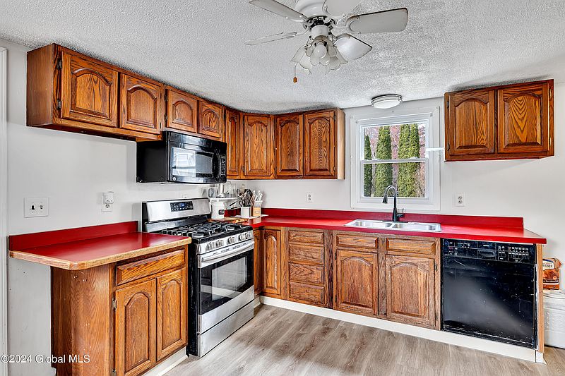 5th image of 98 Luther Road