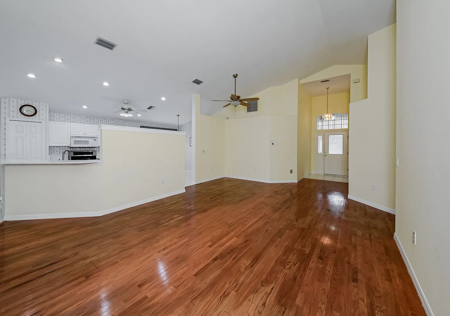 3 Bed 2 Bath House with Water Views In The Fruitville Neighborhood In North Sarasota — Photo 2
